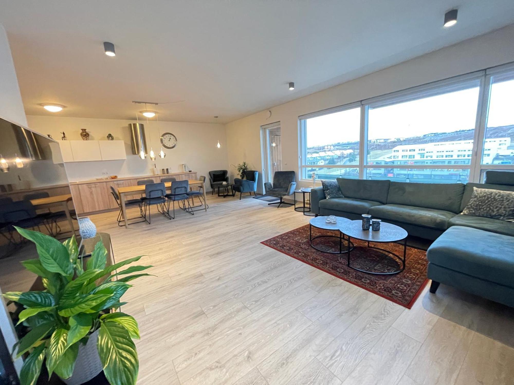 Modern And Spacious 3 Bedroom Apartment In Kopavogur Рейкявик Екстериор снимка
