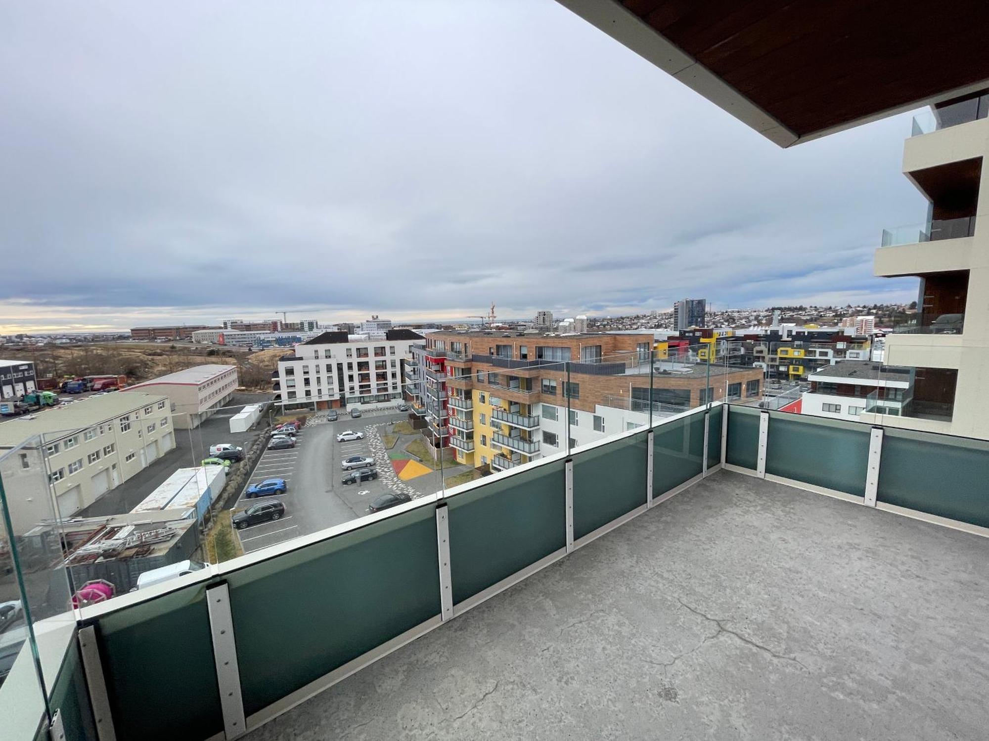 Modern And Spacious 3 Bedroom Apartment In Kopavogur Рейкявик Екстериор снимка